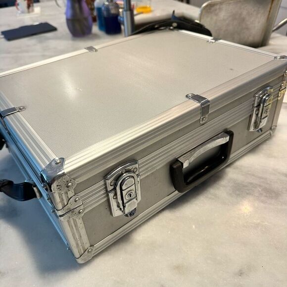 Vintage Mamiya M645 Medium Format Film Camera W/ 4 Lenses 2 Keys & Case Black OS - Picture 16 of 16